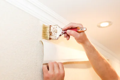 Pose de papier peint à Argol — revêtements muraux et toiles de verre